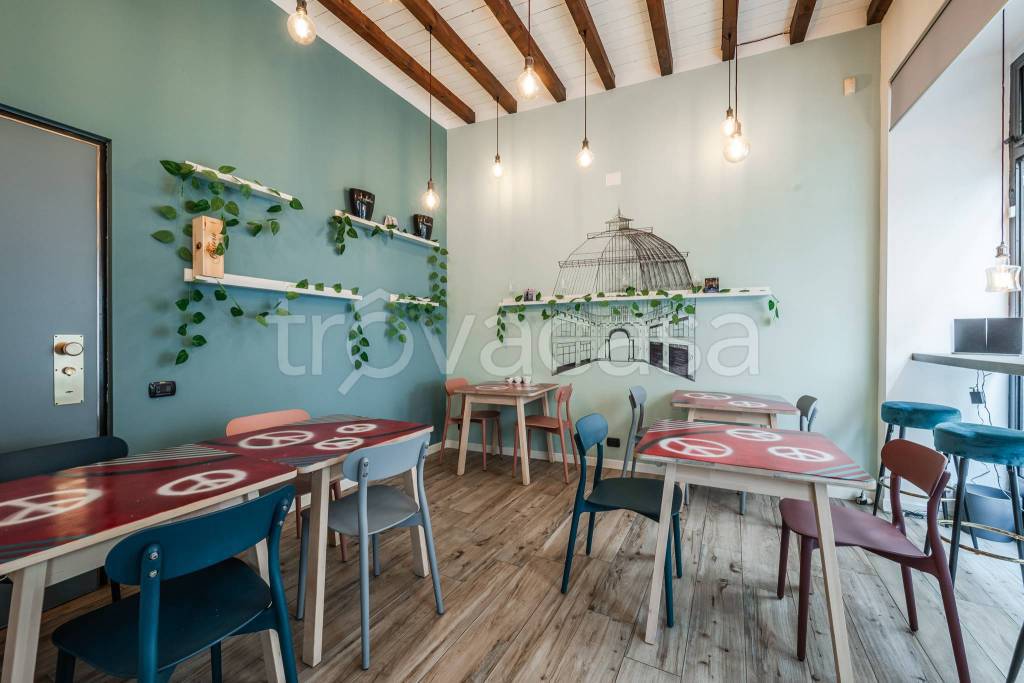 negozio in vendita a Pavia in zona Centro Città