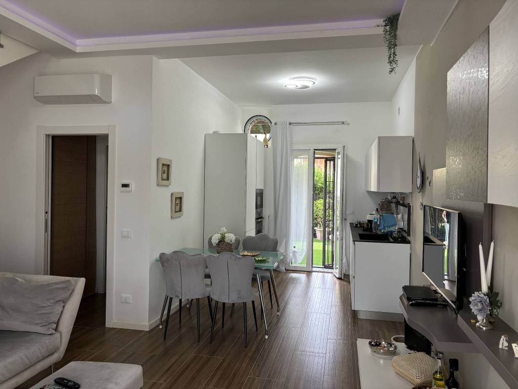 casa indipendente in vendita a Pavia in zona Fossarmato