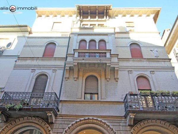 appartamento in vendita a Pavia in zona Centro Città