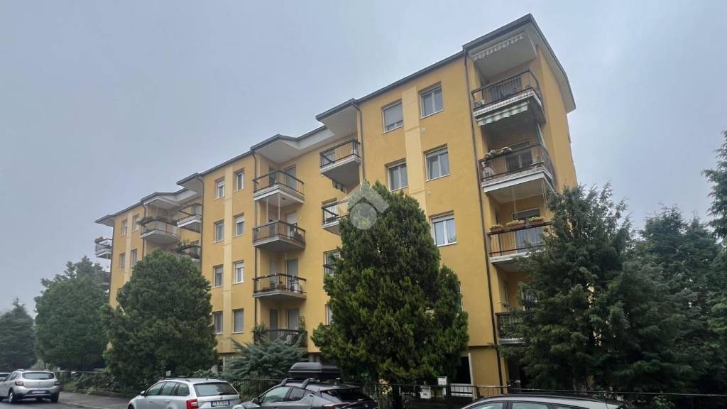 appartamento in vendita a Pavia in zona Vallone