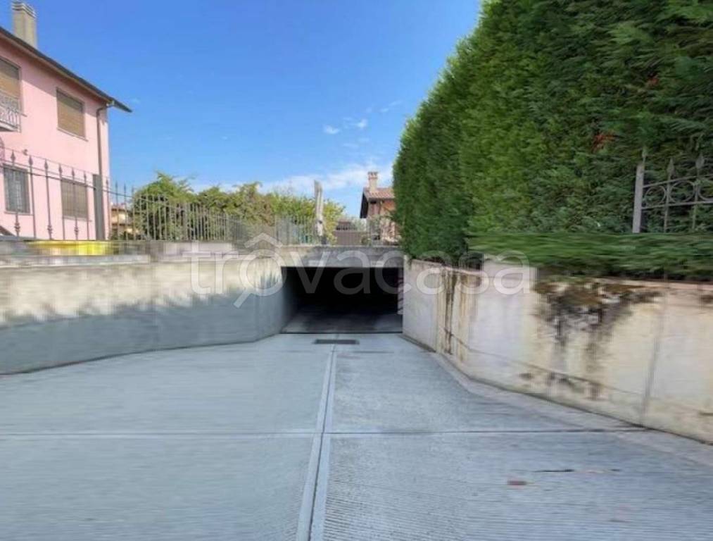 appartamento in vendita a Pavia in zona Fossarmato