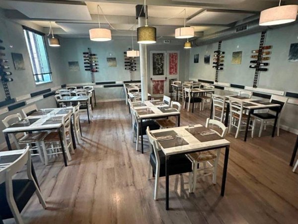 negozio in vendita a Pavia