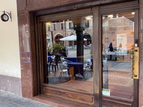 negozio in vendita a Pavia