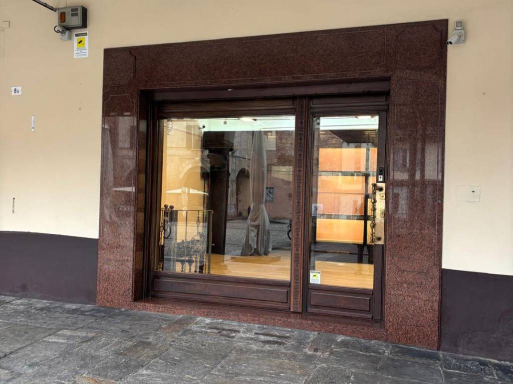 negozio in vendita a Pavia