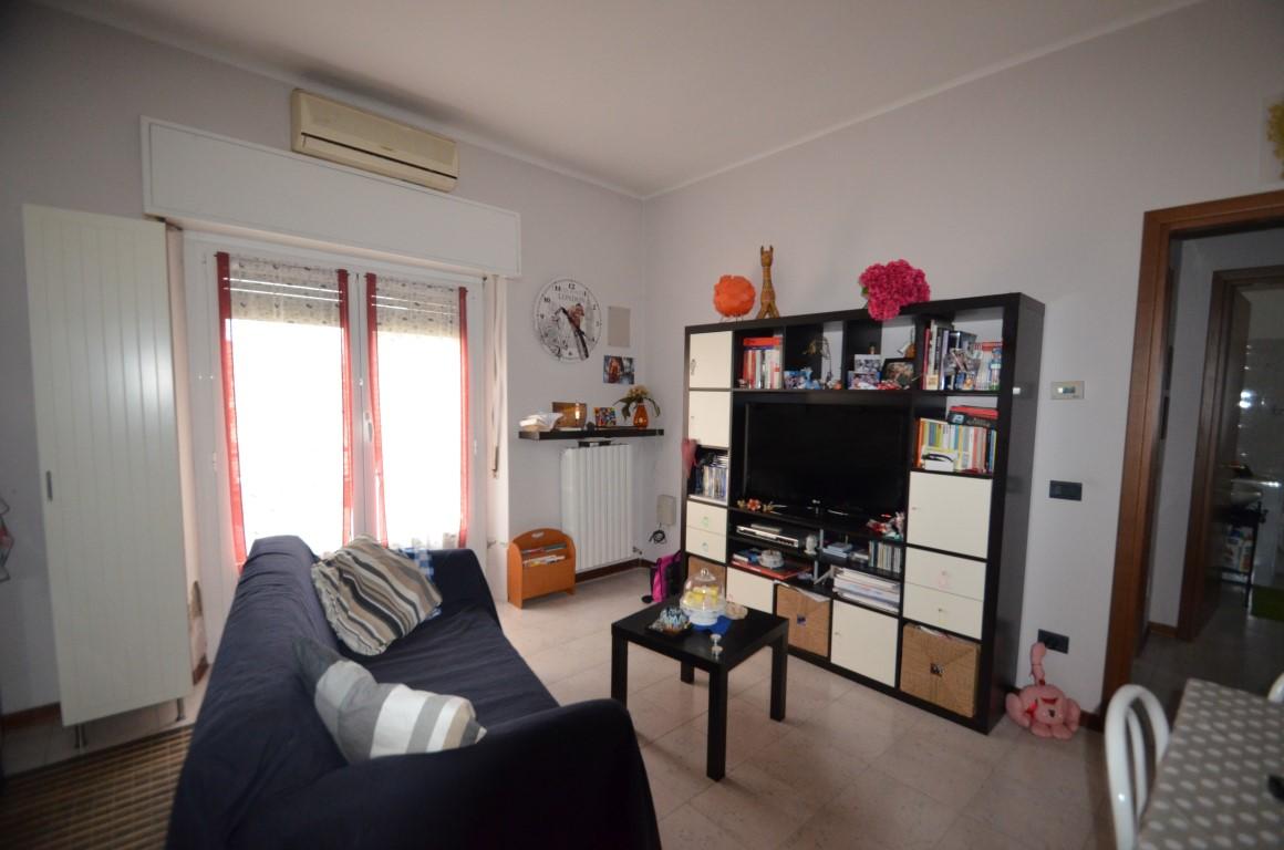 appartamento in vendita a Pavia in zona Pompieri