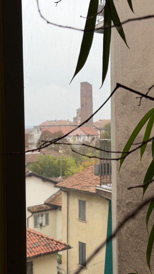 appartamento in vendita a Pavia in zona Centro Città