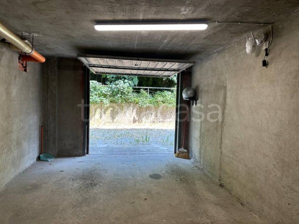 locale di sgombero in vendita a Pavia in zona Vallone