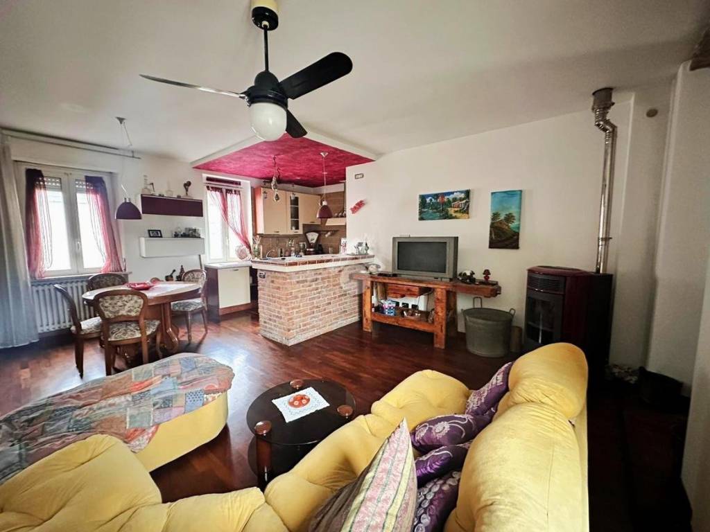 appartamento in vendita a Pavia in zona Mirabello