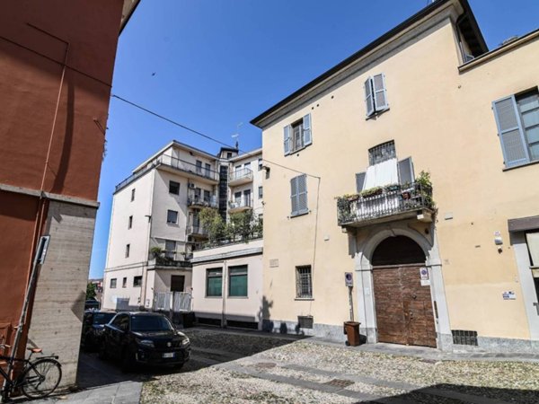 negozio in vendita a Pavia