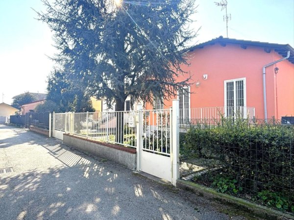 casa indipendente in vendita a Pavia