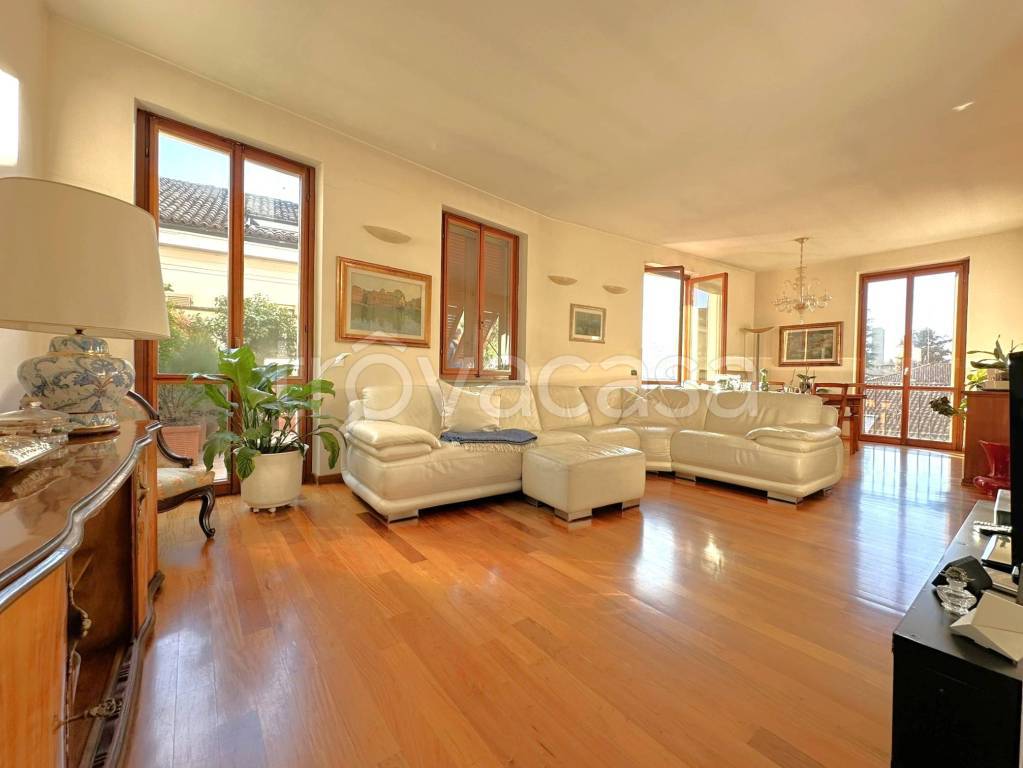 appartamento in vendita a Pavia in zona Centro Città