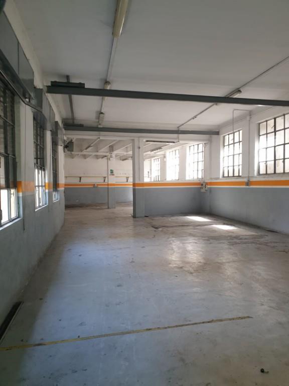 locale commerciale in vendita a Pavia in zona Policlinico