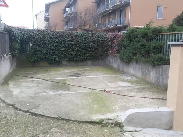 negozio in vendita a Pavia in zona Casa sul Fiume