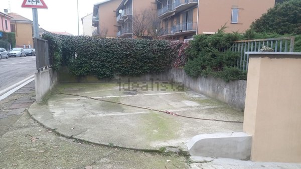 negozio in vendita a Pavia in zona Stazione