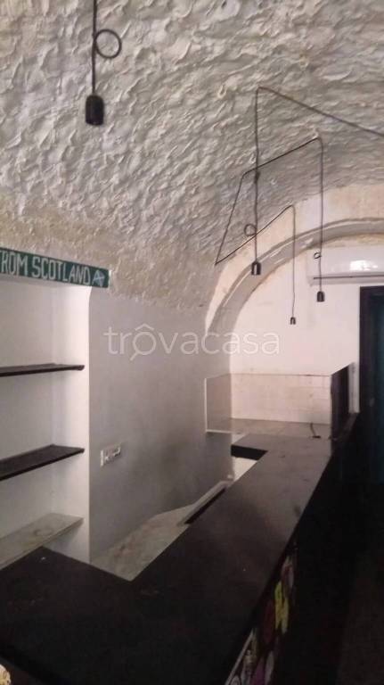 negozio in vendita a Pavia in zona Centro Città