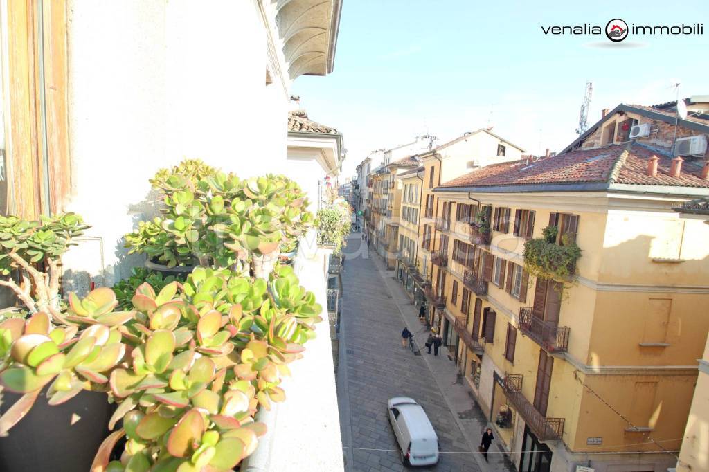 appartamento in vendita a Pavia in zona Centro Città