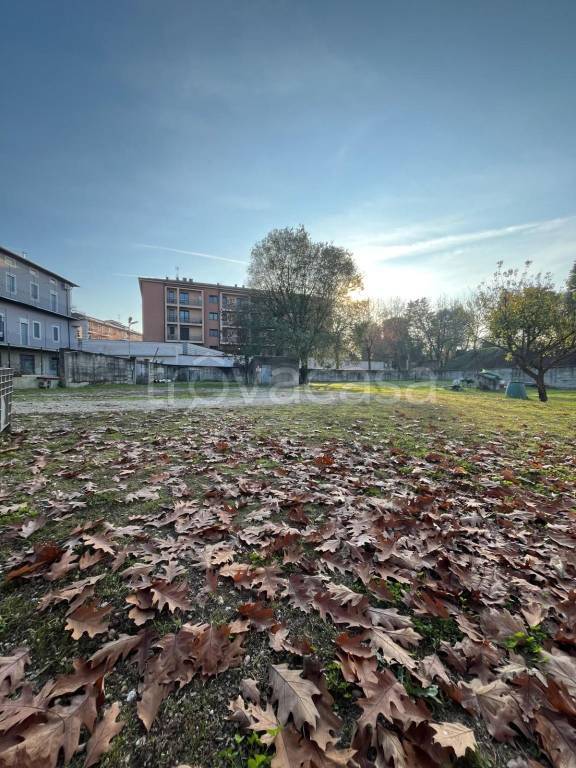terreno edificabile in vendita a Pavia