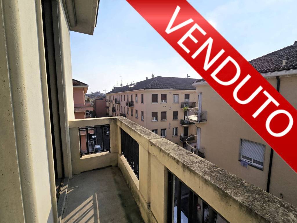 appartamento in vendita a Pavia in zona Centro Città