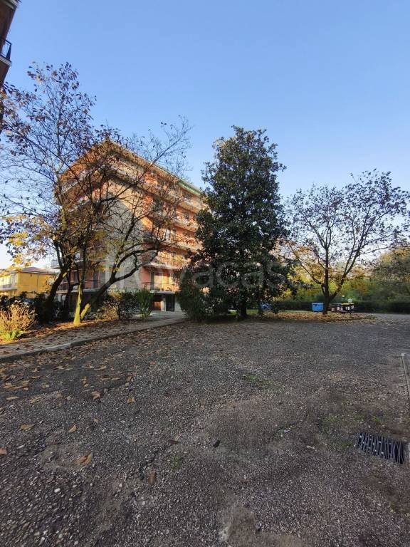 appartamento in vendita a Pavia in zona Pompieri