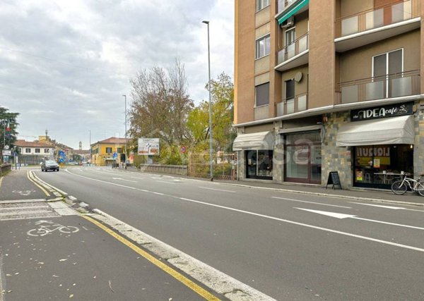 negozio in vendita a Pavia in zona Centro Città