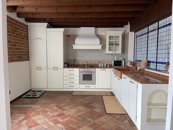 appartamento in vendita a Pavia in zona Centro Città