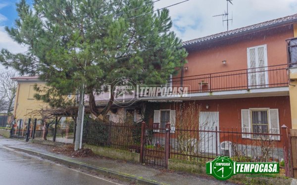 casa indipendente in vendita a Pavia in zona Vallone