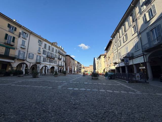 appartamento in vendita a Pavia in zona Centro Città