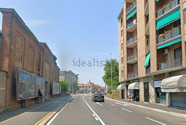 locale commerciale in vendita a Pavia