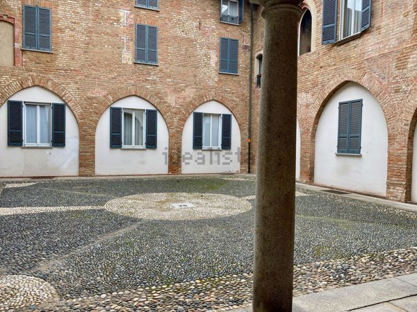 appartamento in vendita a Pavia in zona Centro Città