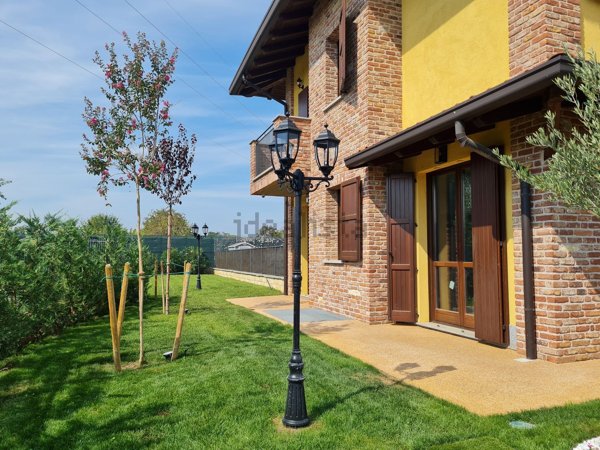 casa indipendente in vendita a Pavia in zona Centro Città