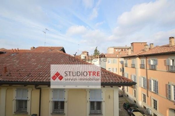 appartamento in vendita a Pavia in zona Centro Città