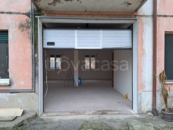 locale commerciale in vendita a Pavia in zona Cassinino