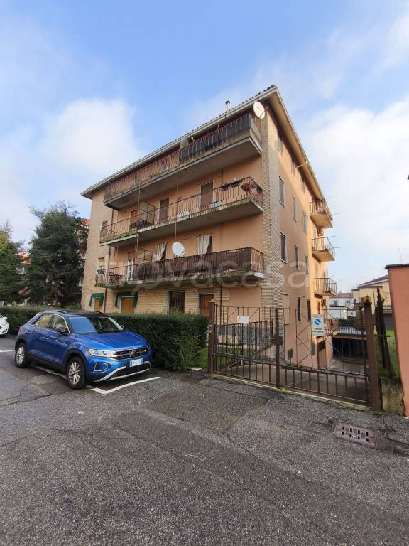 appartamento in vendita a Pavia in zona Casa sul Fiume