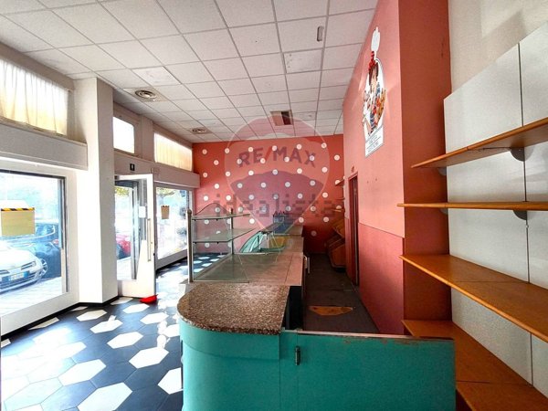 locale commerciale in vendita a Pavia in zona Viale Della Libertà