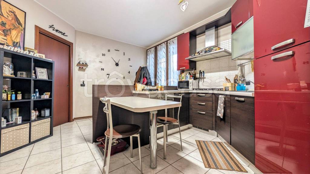 appartamento in vendita a Pavia in zona Vallone