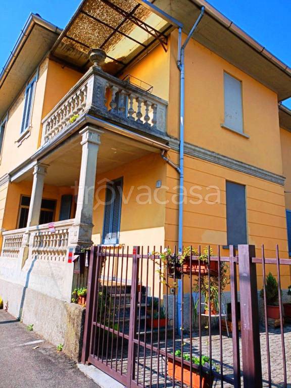 casa indipendente in vendita a Pavia in zona Casa sul Fiume