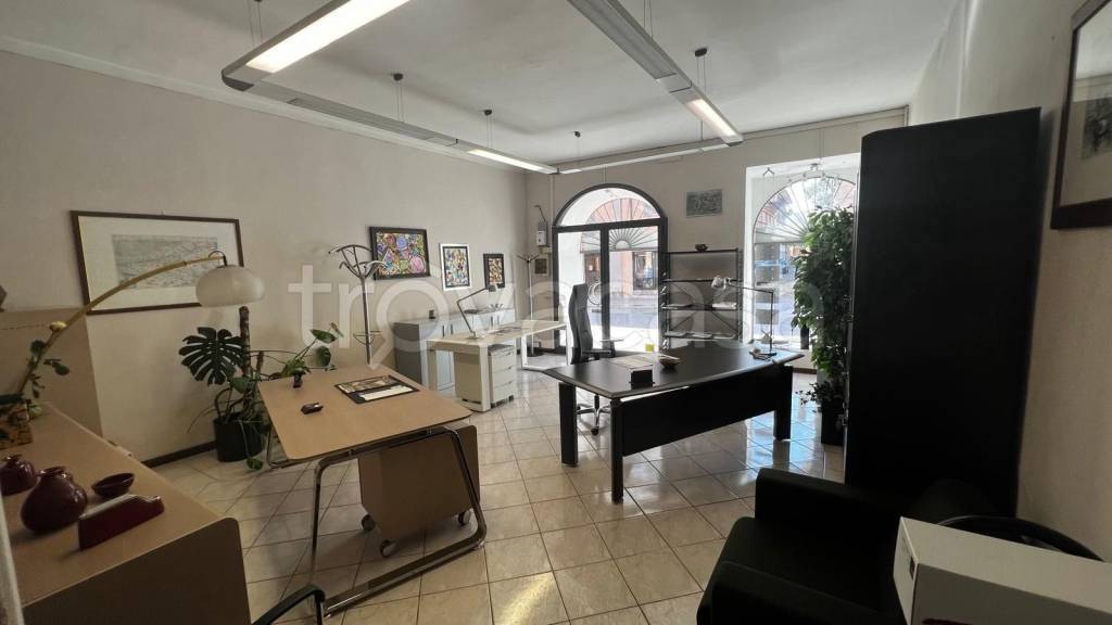 ufficio in vendita a Pavia in zona Centro Città