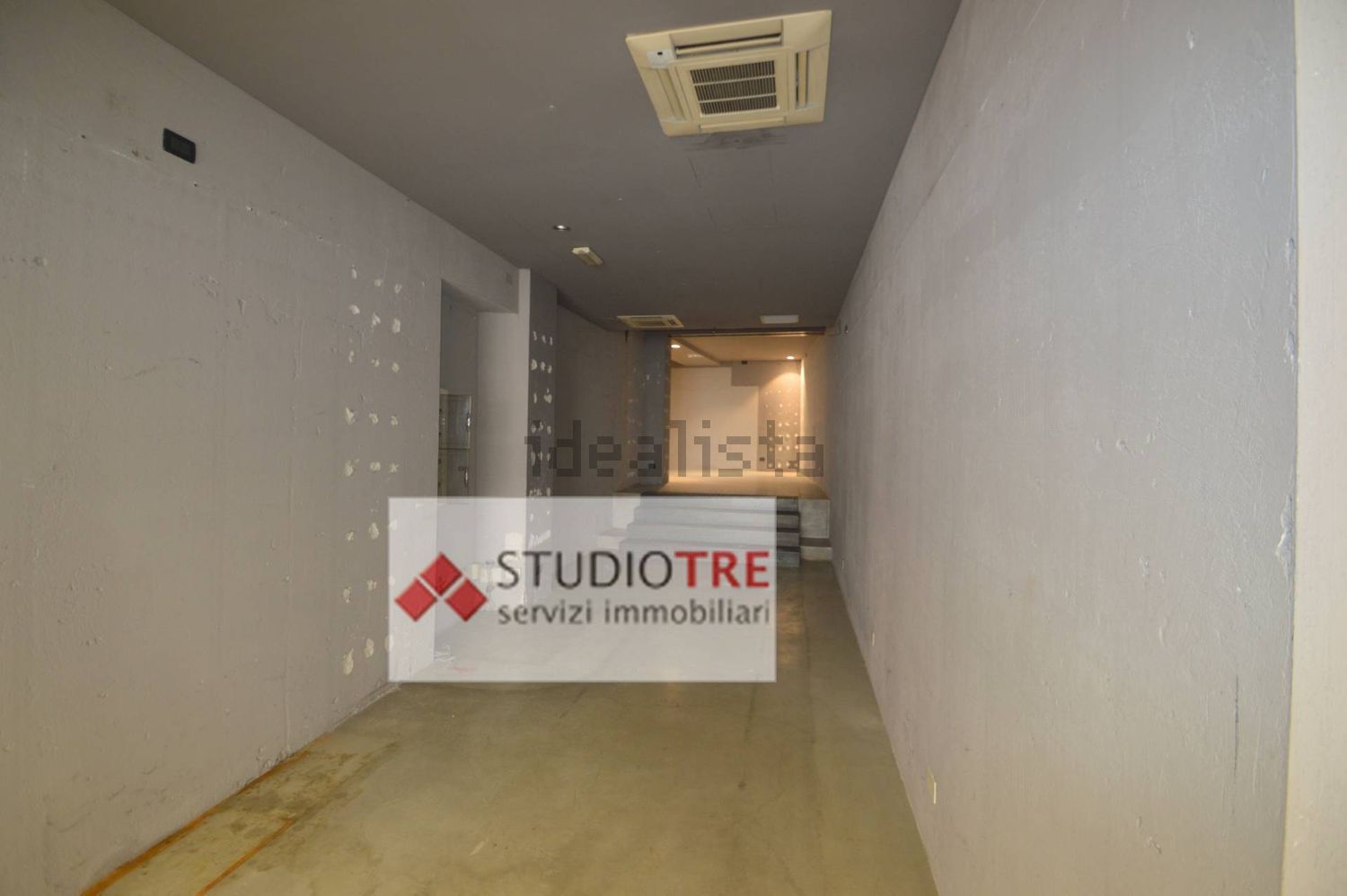 negozio in vendita a Pavia in zona Centro Città