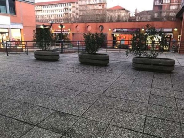 negozio in vendita a Pavia in zona Stazione
