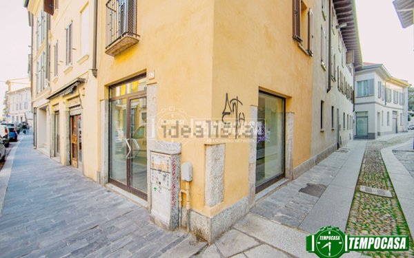 locale commerciale in vendita a Pavia in zona Centro Città