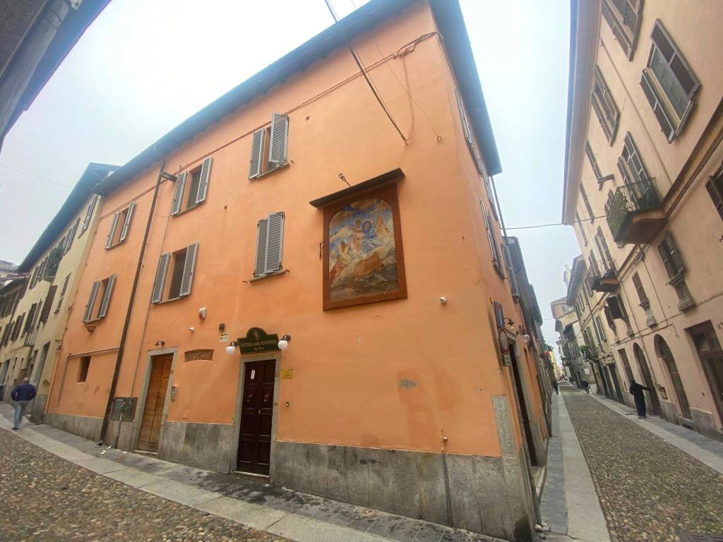 appartamento in vendita a Pavia in zona Centro Città