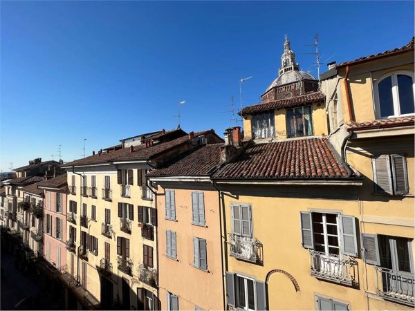 appartamento in vendita a Pavia in zona Centro Città