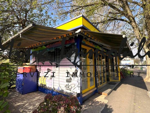 negozio in vendita a Pavia in zona Pompieri