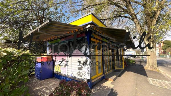 negozio in vendita a Pavia in zona Vallone