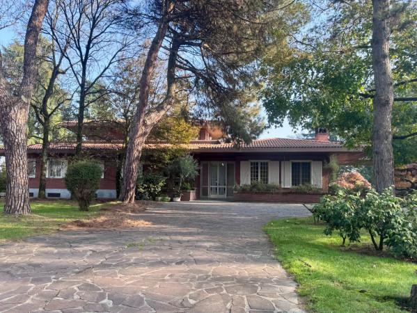 casa indipendente in vendita a Pavia in zona Centro Città