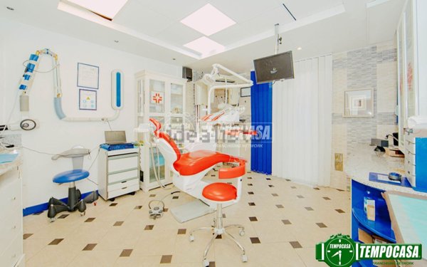 ufficio in vendita a Pavia in zona Città Giardino