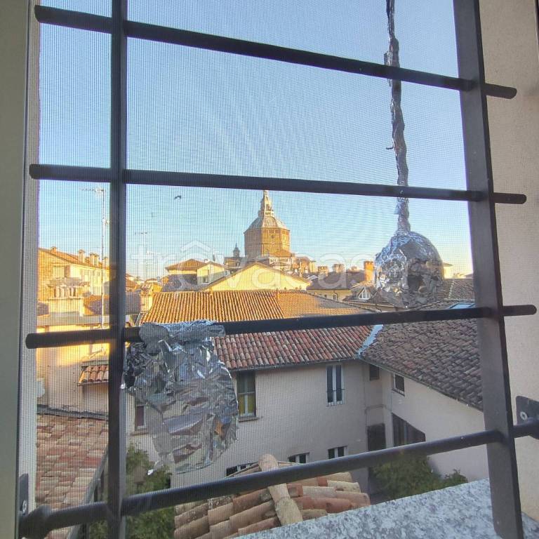 appartamento in vendita a Pavia in zona Centro Città