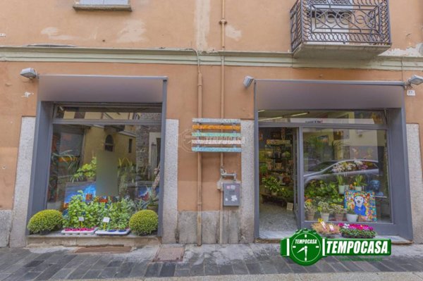 negozio in vendita a Pavia in zona Centro Città
