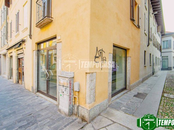 negozio in vendita a Pavia in zona Centro Città