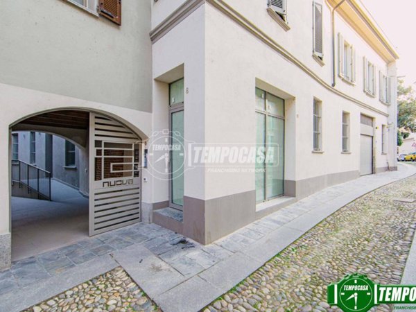 negozio in vendita a Pavia in zona Centro Città